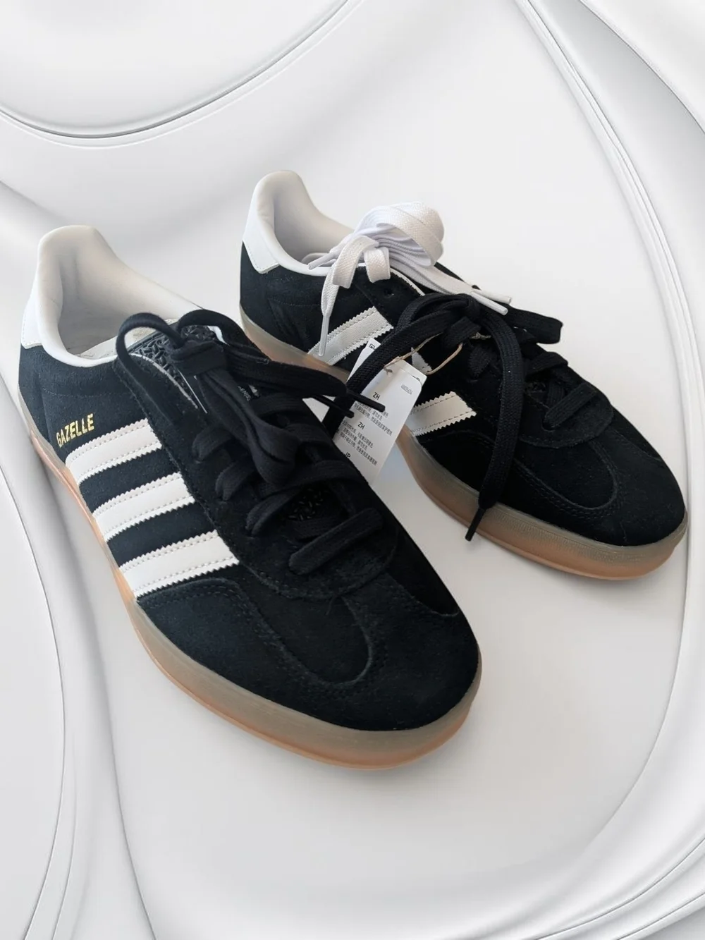 NWT Adidas Gazelle Mens Black White Suede Gum Sole Sneaker Size 8